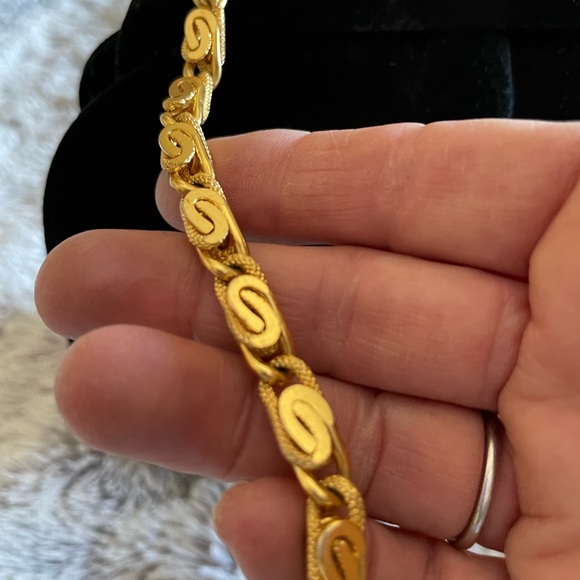 Beautiful suede handbag with a a striking gold chain handle   Great condition - Picture 4 of 5